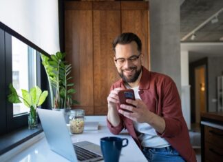 ШІ для доходу: 5 несподіваних способів заробити гроші прямо зараз