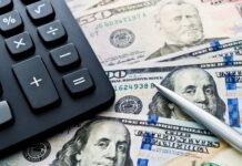 Розрив у багатстві збільшується: як середні американці та мільярдери розійшлися з 2000 року