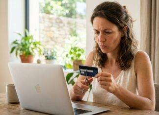 Arrêtez de couper vos cartes bancaires expirées. C’est dangereux et inutile.
